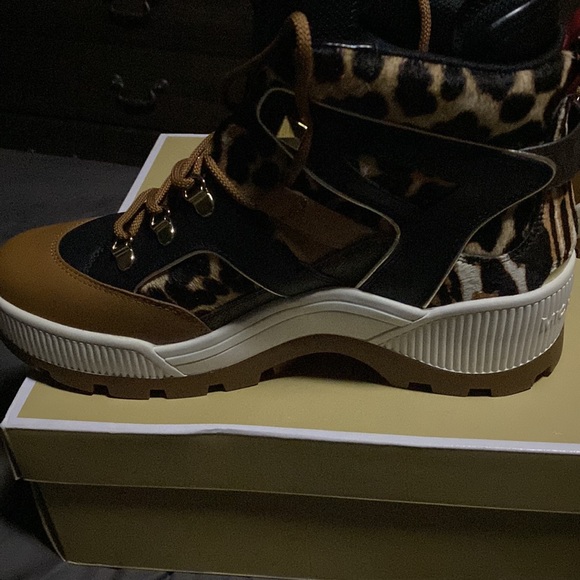 NIB Michael Kors Brooke Bootie - Picture 5 of 13